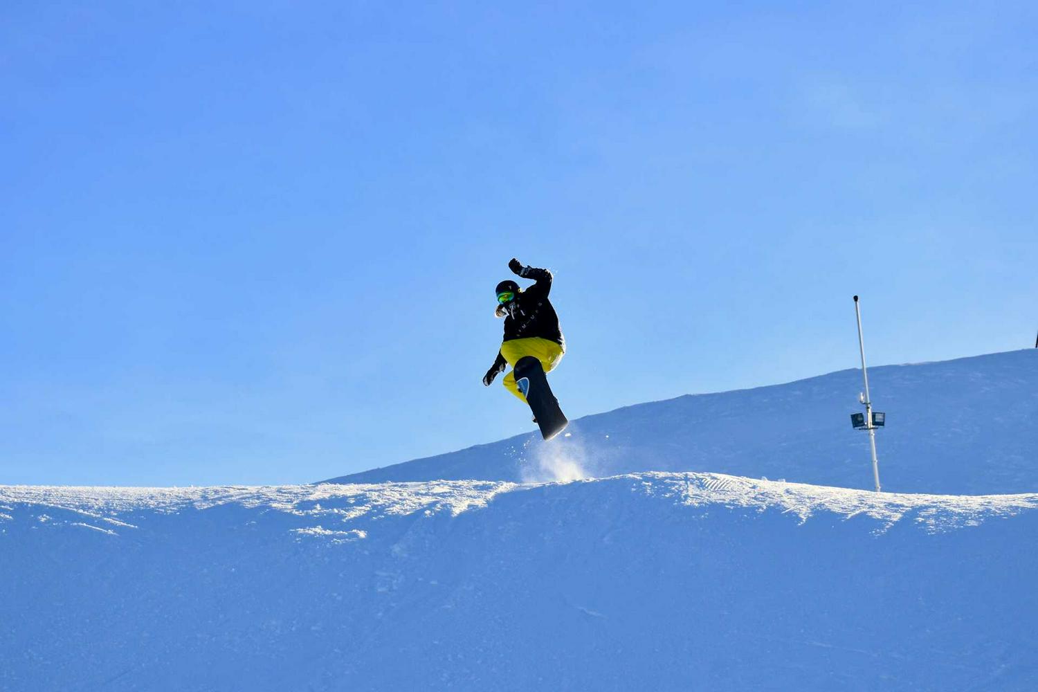 girls-shred-sessions---crystal-peak---freestyle-coachings-girls-only-St-Wish Gravity App